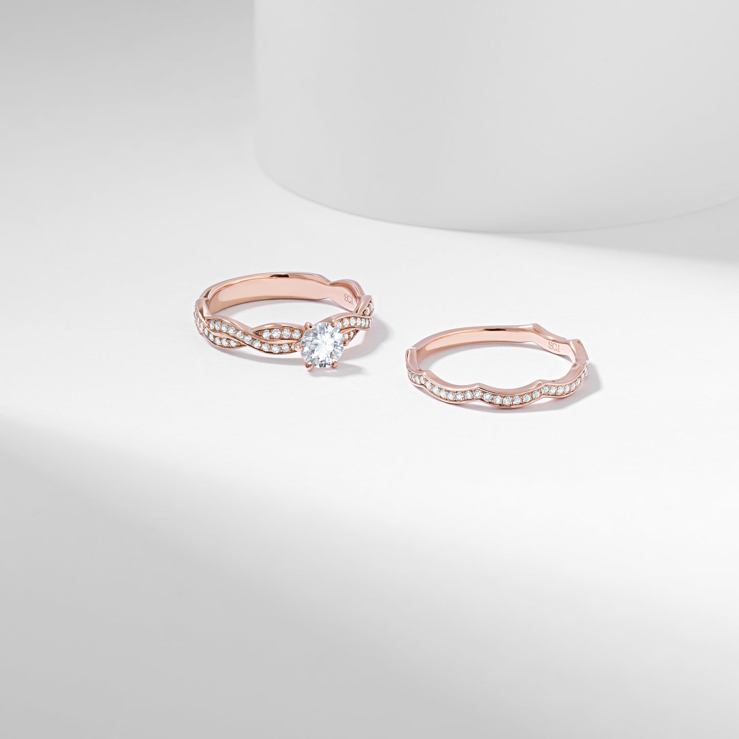 Bridal - 18K Rose Gold Round Brilliant Diamond Solitaire Entwined Band Bridal Set 0.8tdw