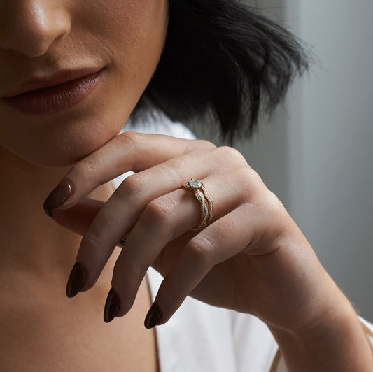 Bridal - 18K Rose Gold Round Brilliant Diamond Solitaire Entwined Band Bridal Set 0.8tdw