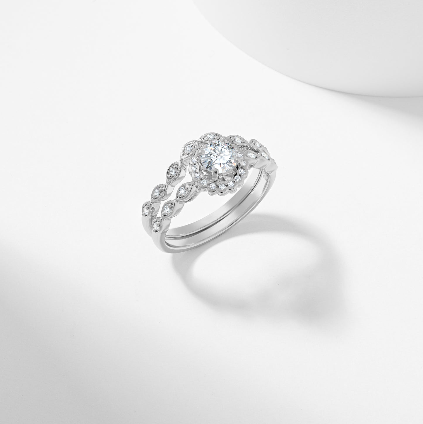 Round Brilliant Diamond Scallop Halo Bridal Set 0.7tdw