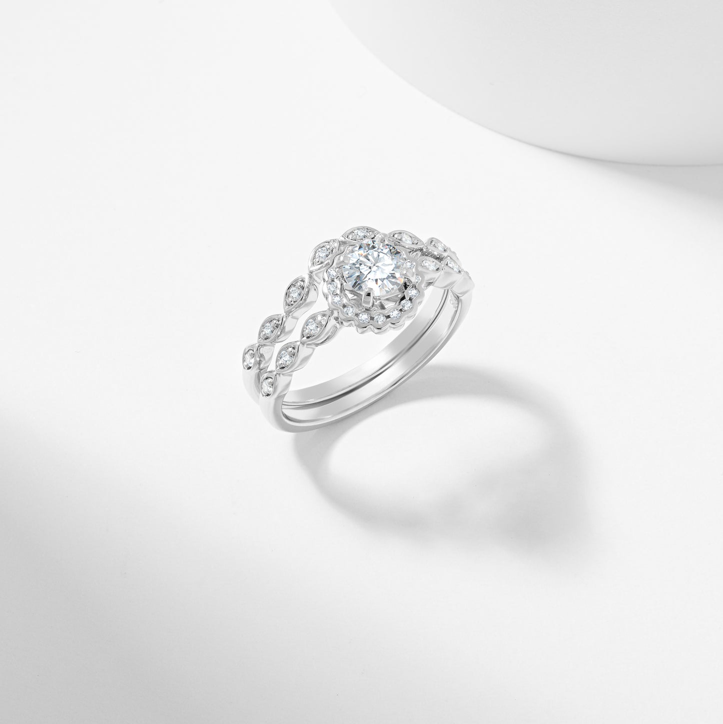 Round Brilliant Diamond Scallop Halo Bridal Set 0.7tdw