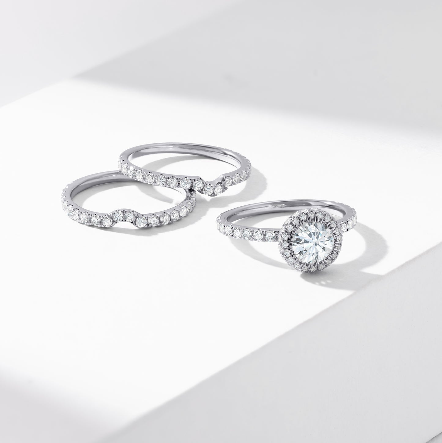 1.0ct Round Brilliant Diamond With Halo And Fine Claw Set Shoulders Bridal Set 2.35tdw