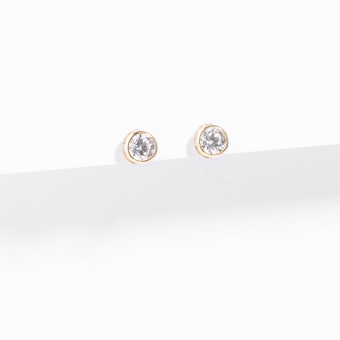 9K Yellow Gold Round Zirconia Bezel Set Stud Earrings 5mm