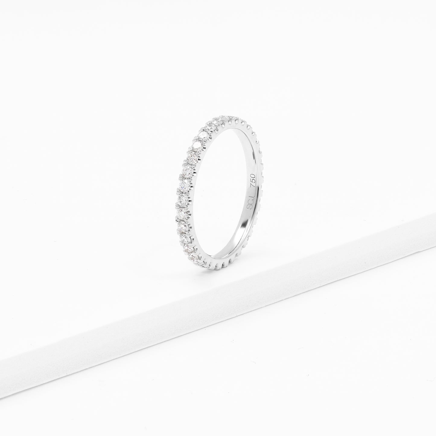 18K White Gold Round Brilliant Lab Diamond Full Eternity Ring 0.65tdw