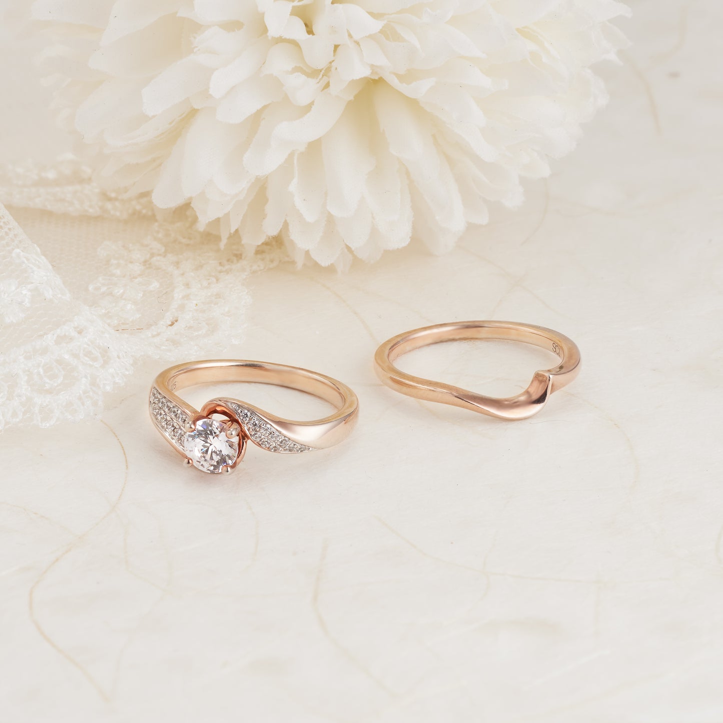Bridal - 18K Rose Gold Round Brilliant Diamond Solitaire Pave Swirl Bridal Set 0.75tdw