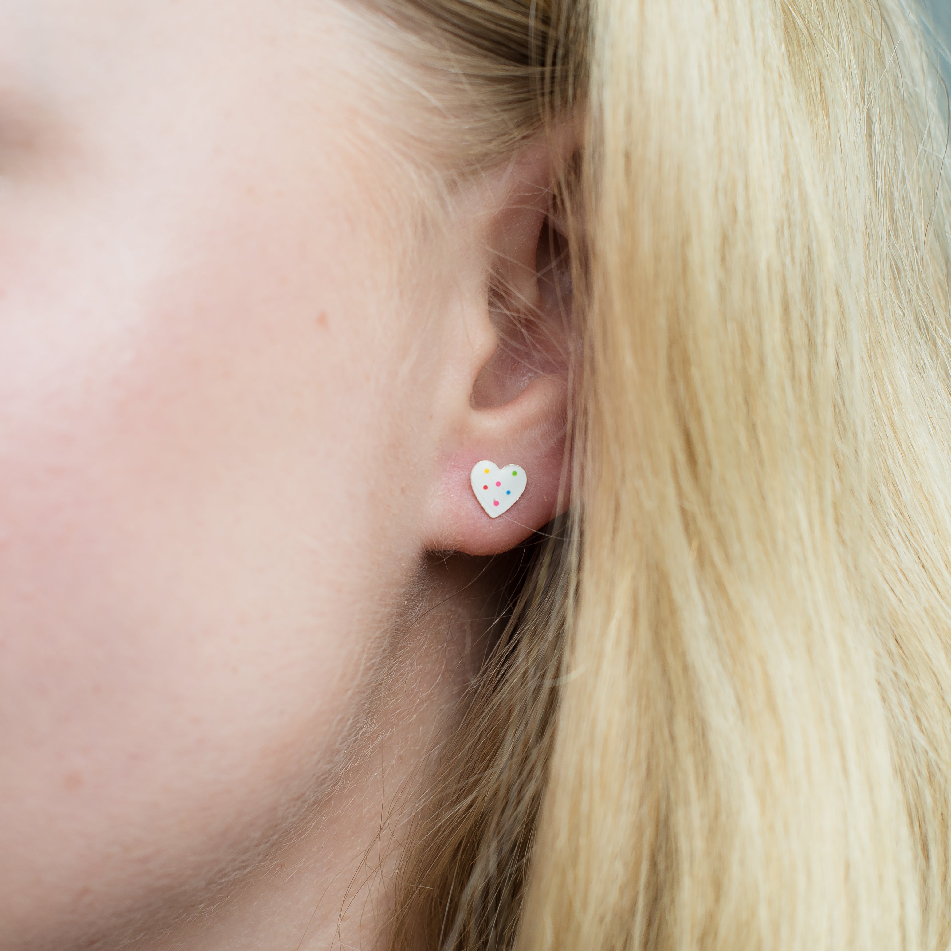 Sil polkadot enamel heart stud earrings