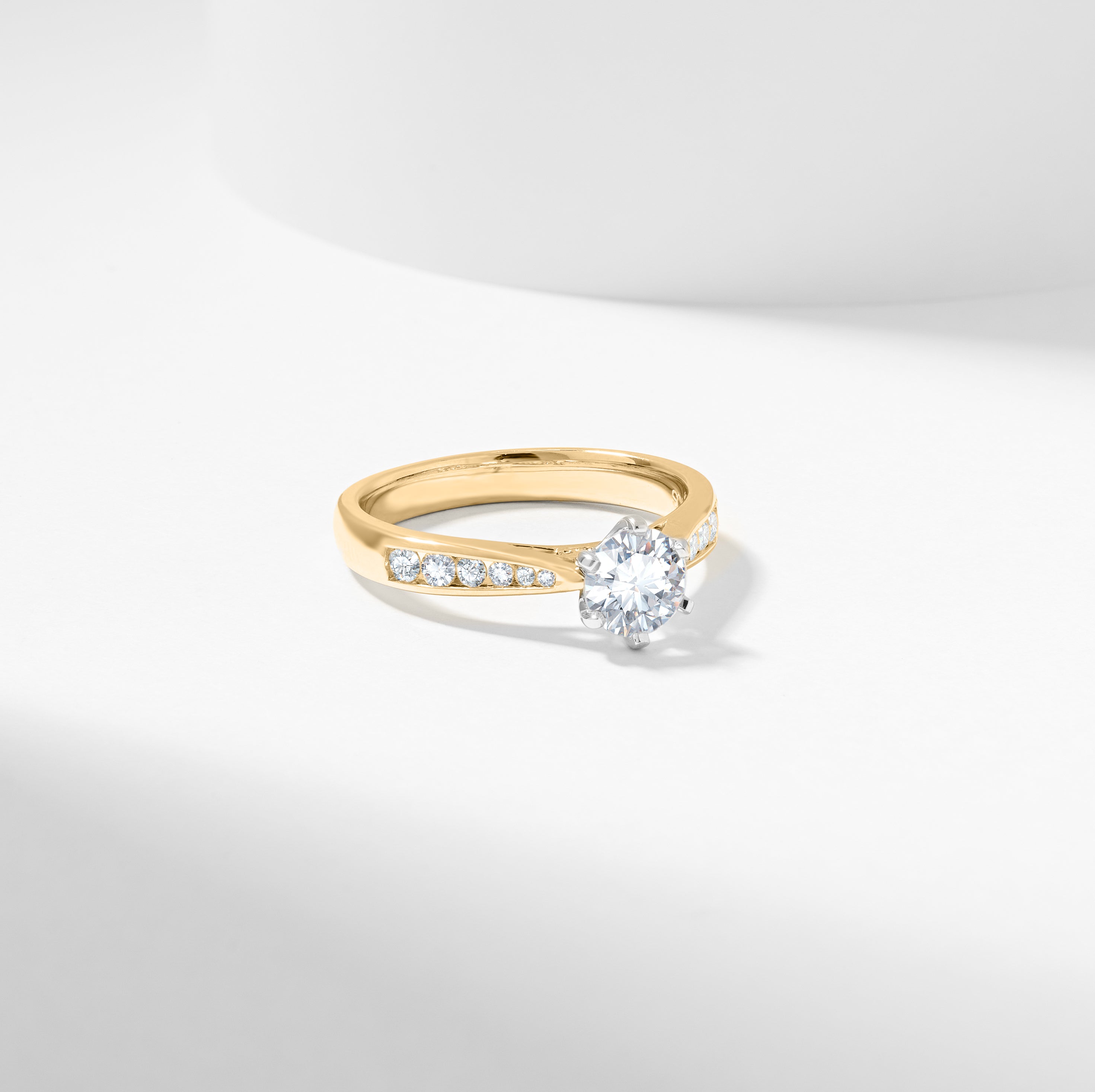 Round Brilliant Diamond Solitaire With Shoulder Accents Engagement Ring 1.0tdw 0.8ct