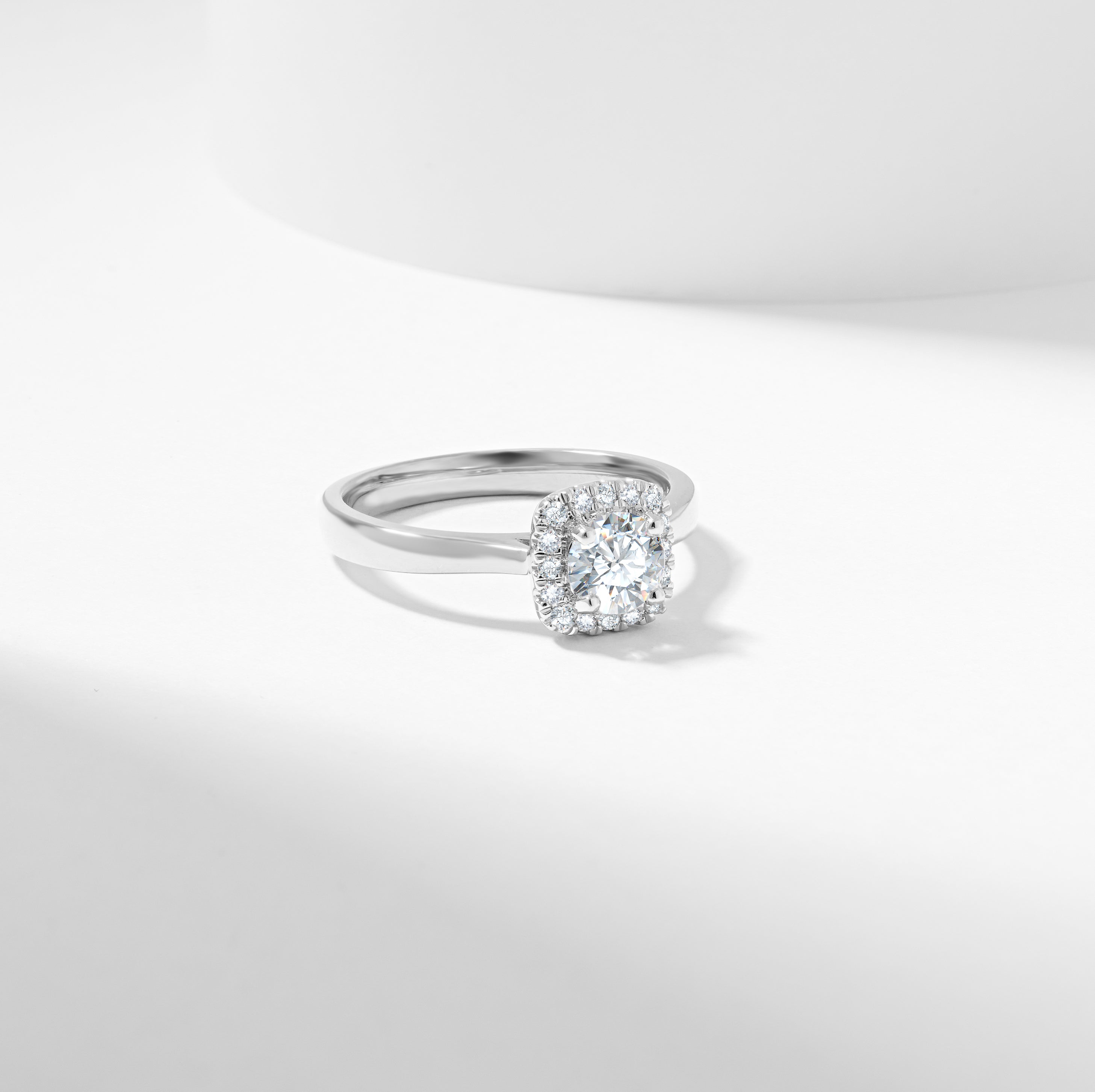 Round Brilliant Diamond Halo Engagement Ring 0.73tdw