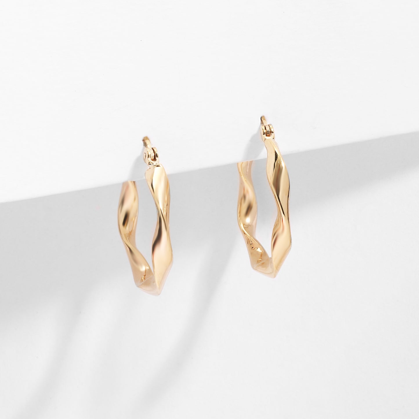 9K Yellow Gold Round Twist Hoop Earrings 15mm