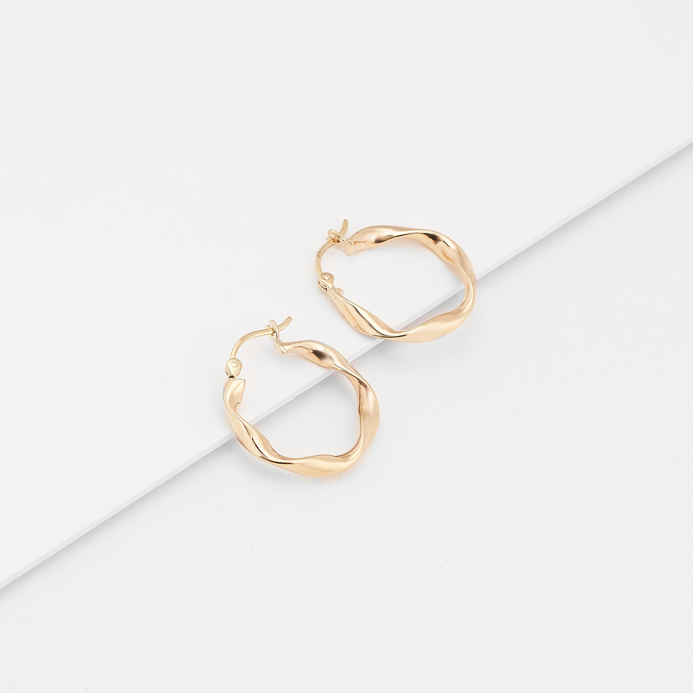 9K Yellow Gold Round Twist Hoop Earrings 15mm