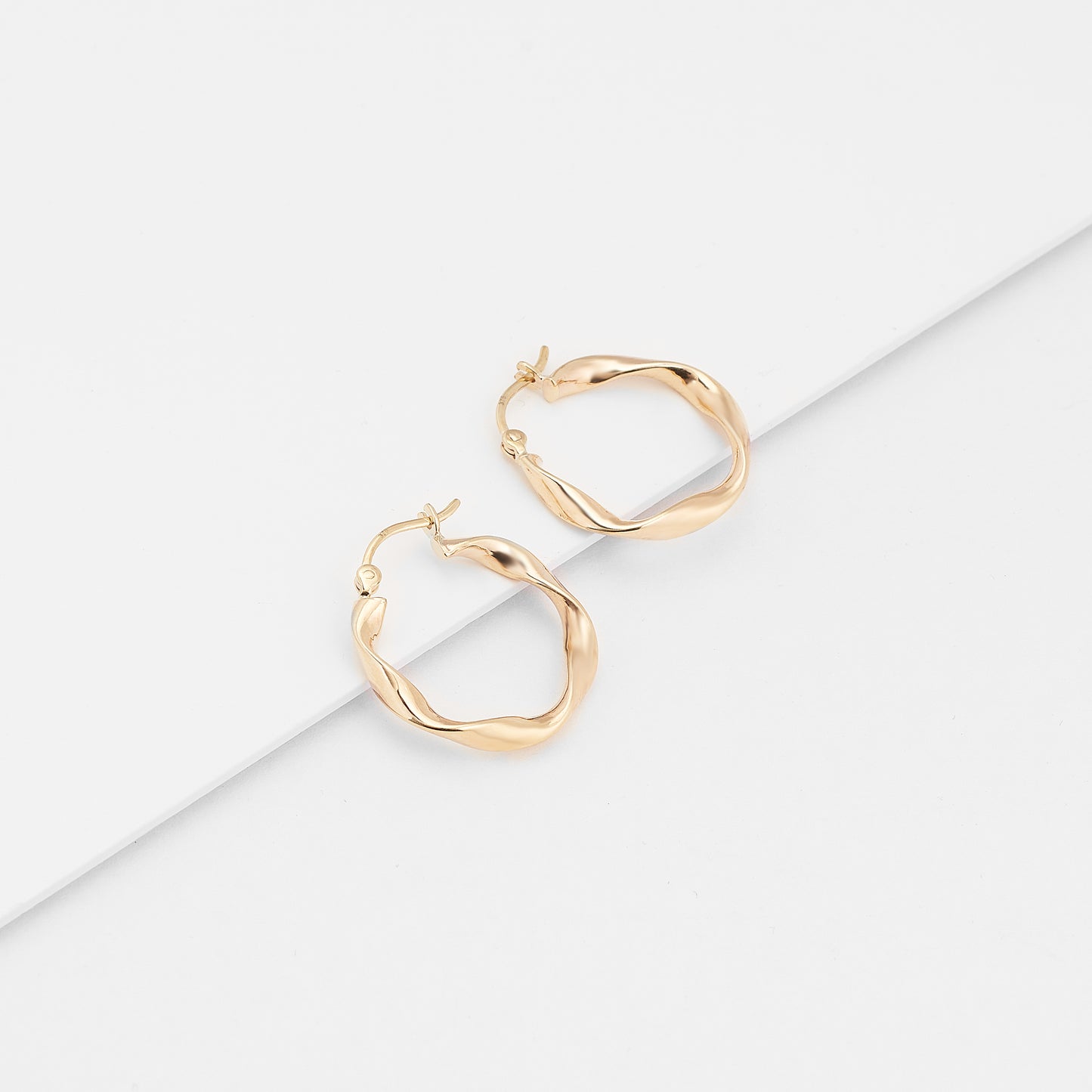 9K Yellow Gold Round Twist Hoop Earrings 15mm