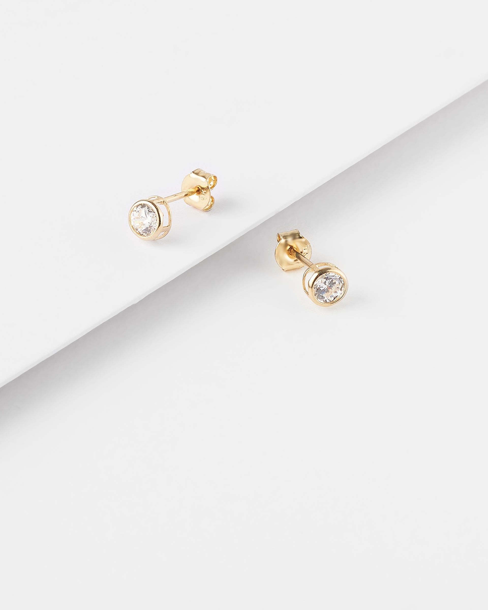 9K Yellow Gold Round Zirconia Bezel Set Stud Earrings 5mm
