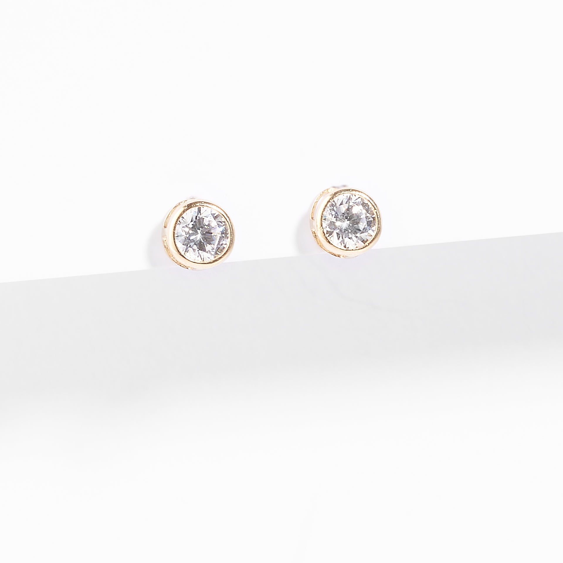 9K Yellow Gold Round Zirconia Bezel Set Stud Earrings 5mm