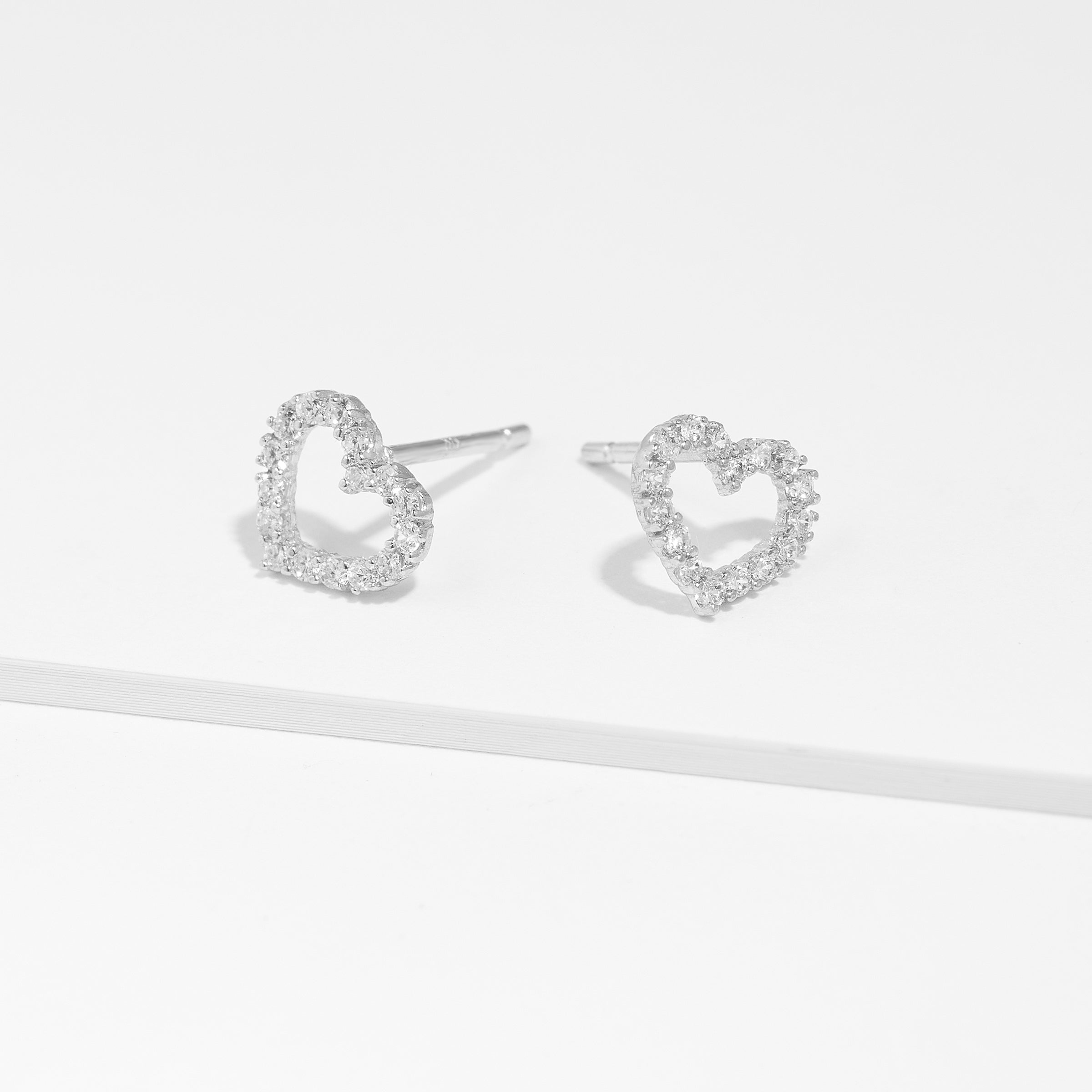 9K White Gold Heart Zirconia Stud Earrings
