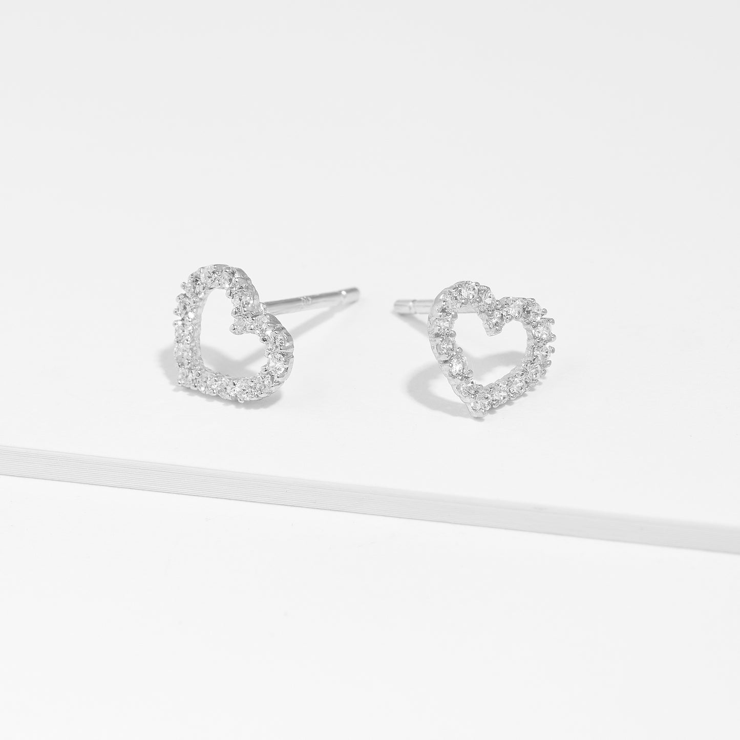 9K White Gold Heart Zirconia Stud Earrings