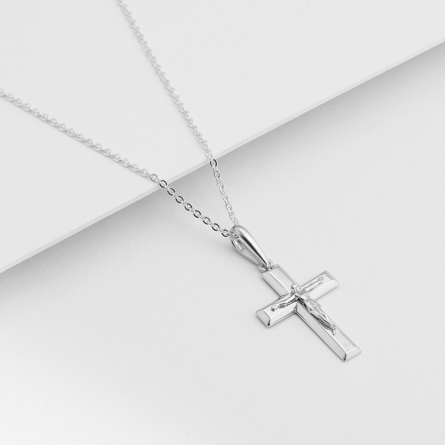 9K White Gold Crucifix Pendant 25x17mm