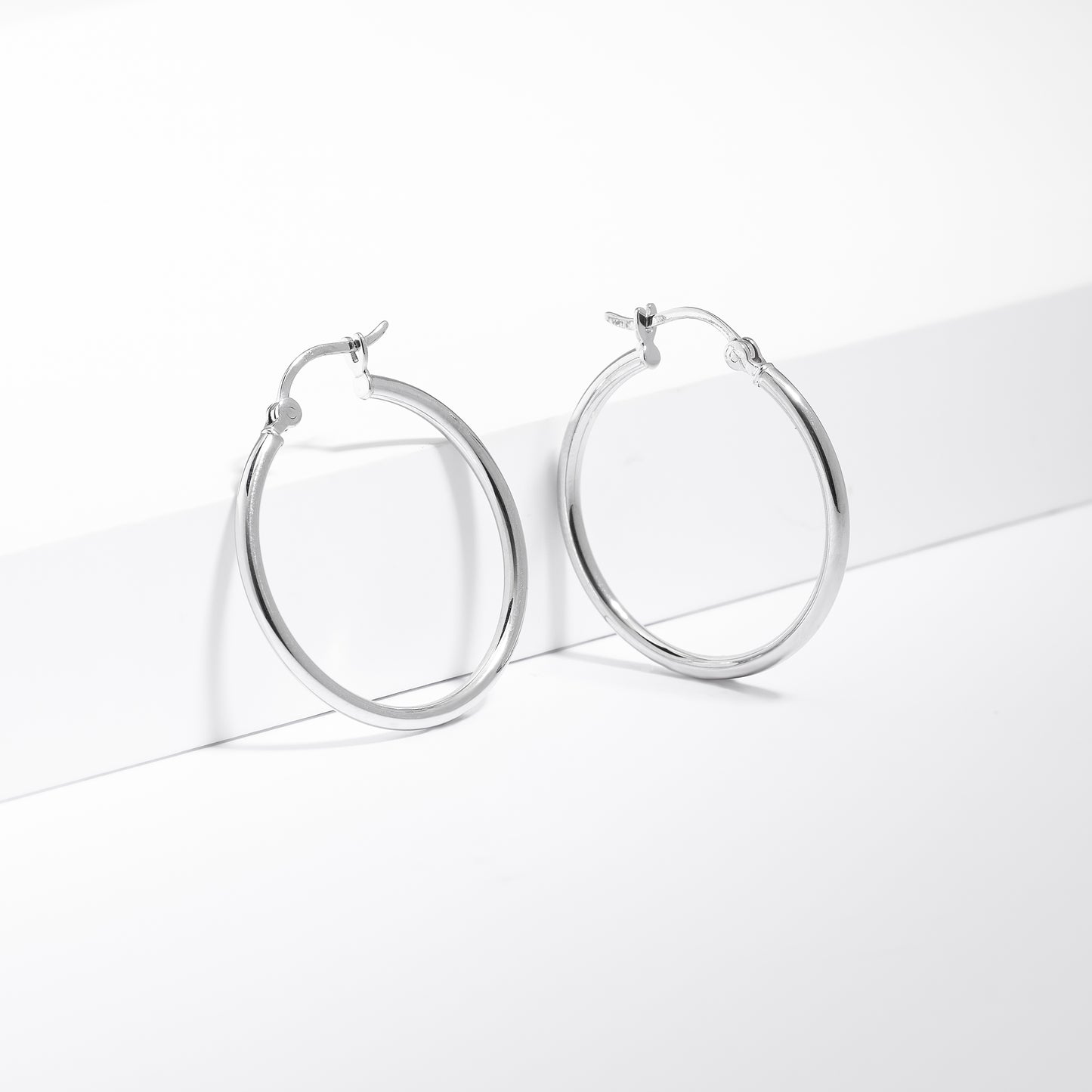 9K White Gold Round Hoop Earrings 20mm.