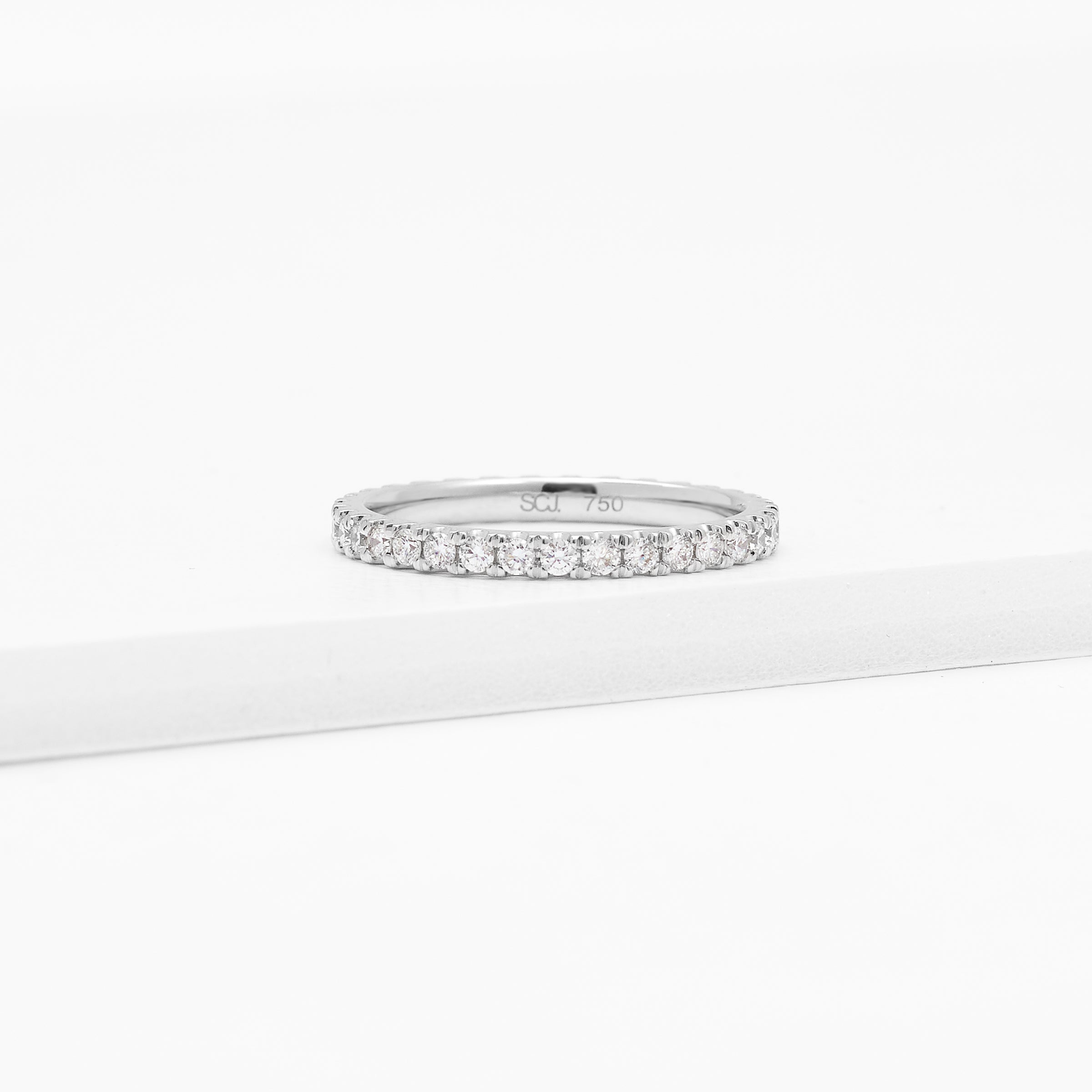 18K White Gold Round Brilliant Lab Diamond Full Eternity Ring 0.65tdw