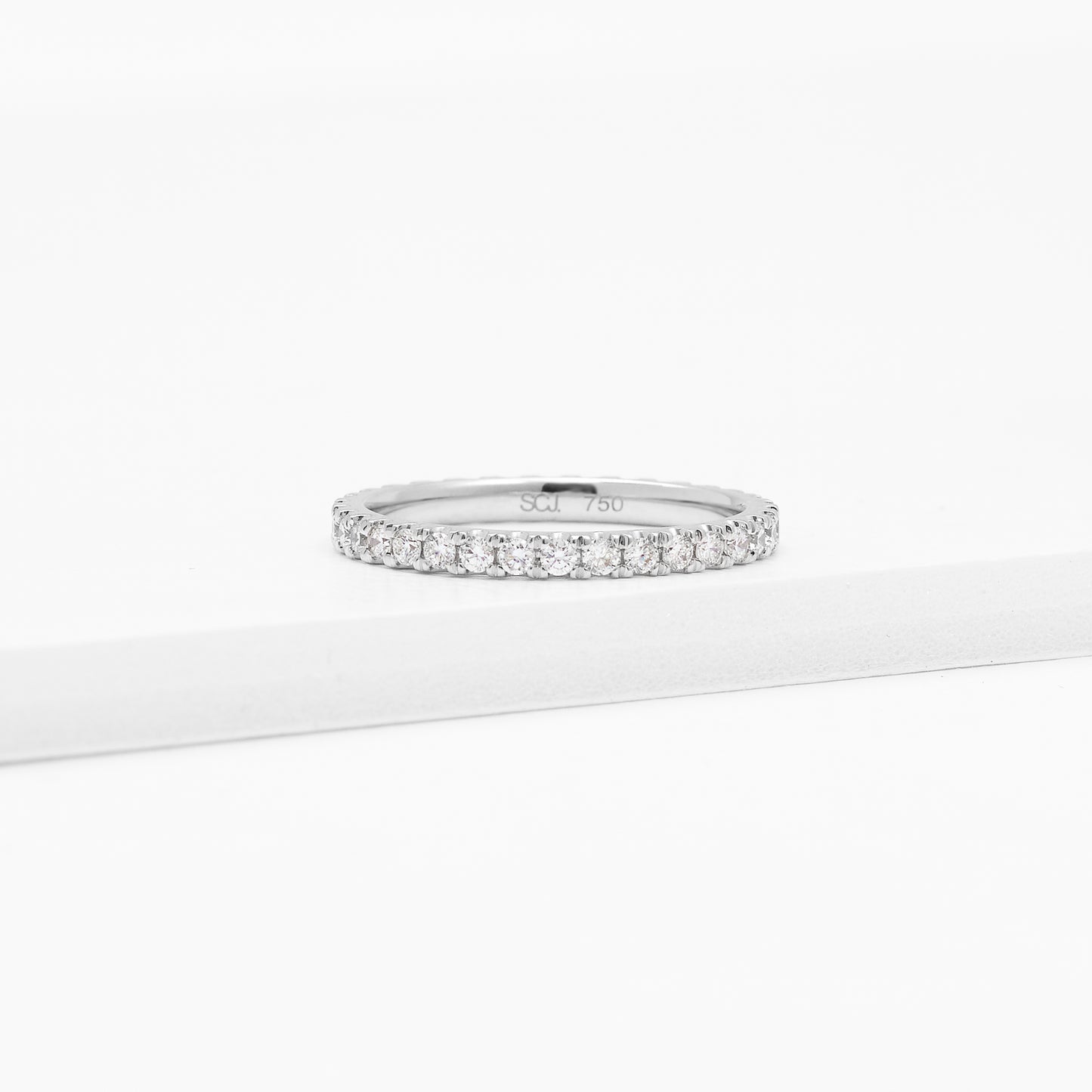 18K White Gold Round Brilliant Lab Diamond Full Eternity Ring 0.65tdw