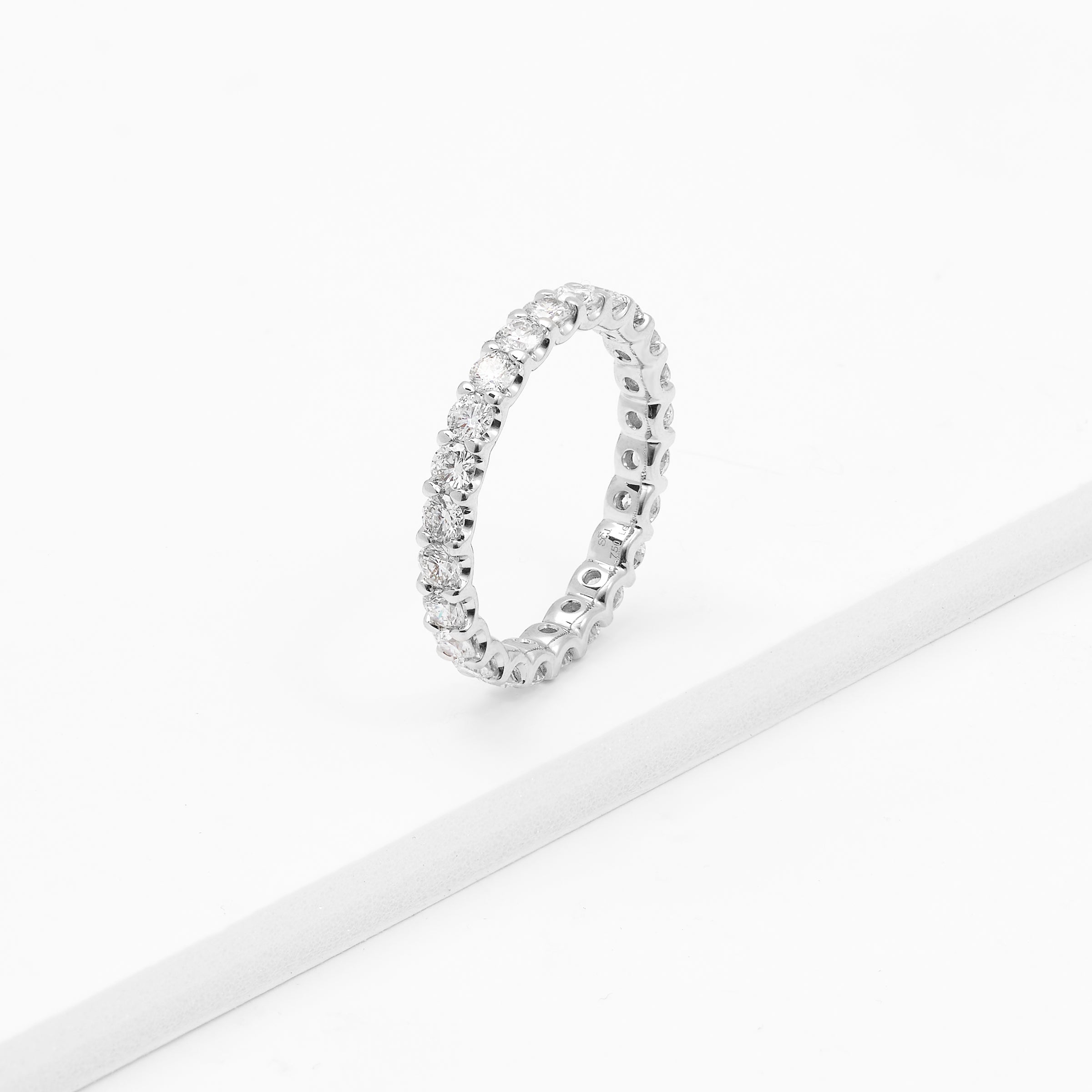 18K White Gold Round Brilliant Floating Lab Diamond Ring