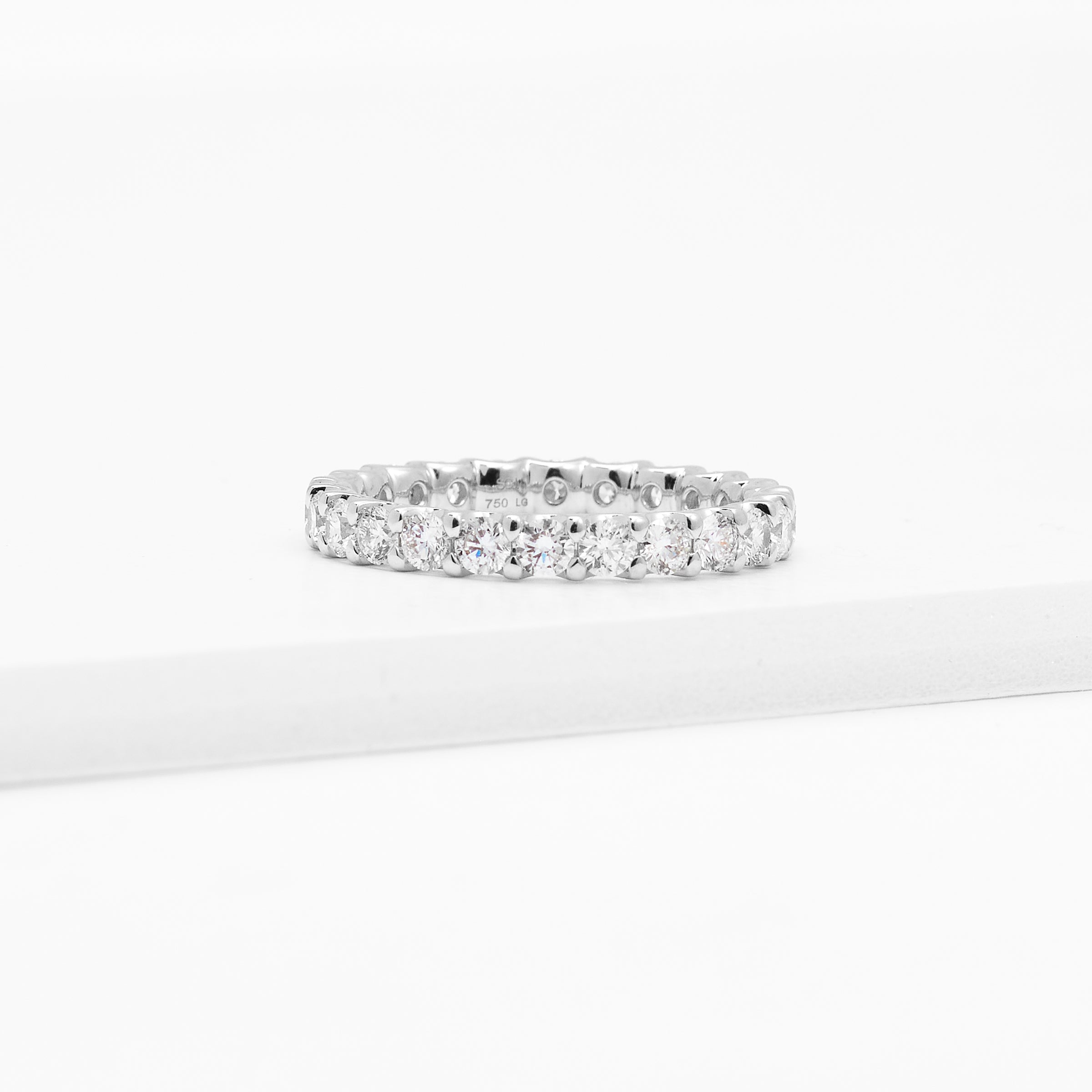 18K White Gold Round Brilliant Floating Lab Diamond Ring