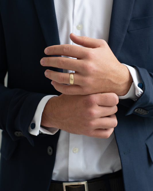 9K Yellow Gold Half Round Band Ring With A Crosshatch Finish Centre And Bevel Edges 7mm