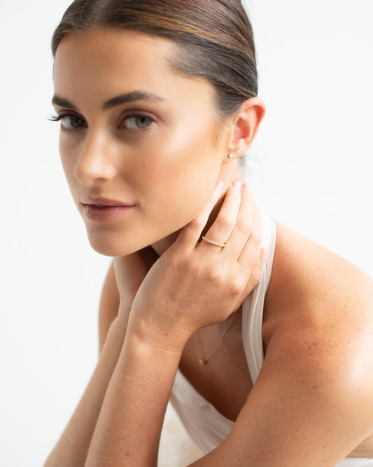 18Y 0.24tdw RB diamond claw set wedder / eternity ring size O