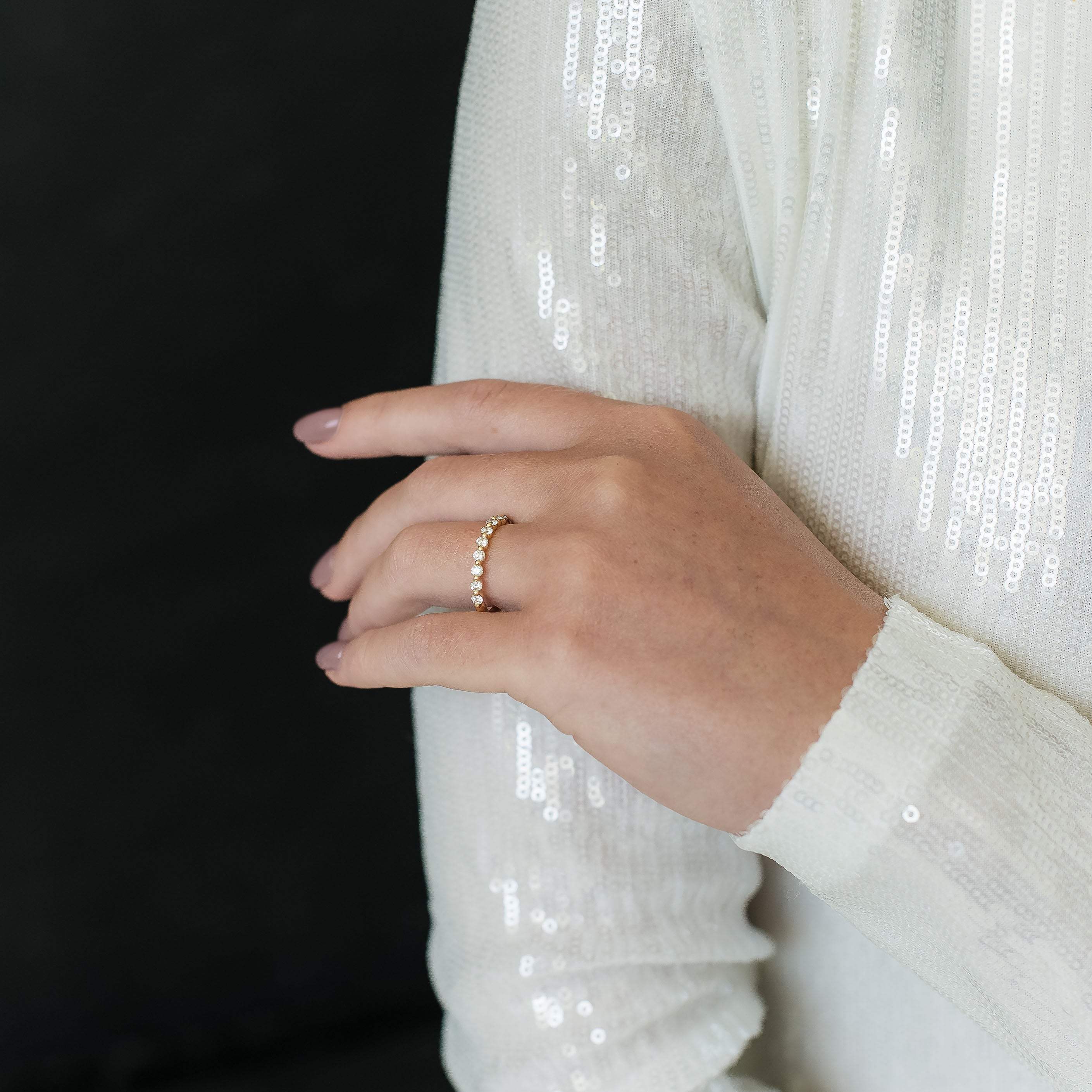18K Yellow Gold Round Brilliant Floating Diamond Band