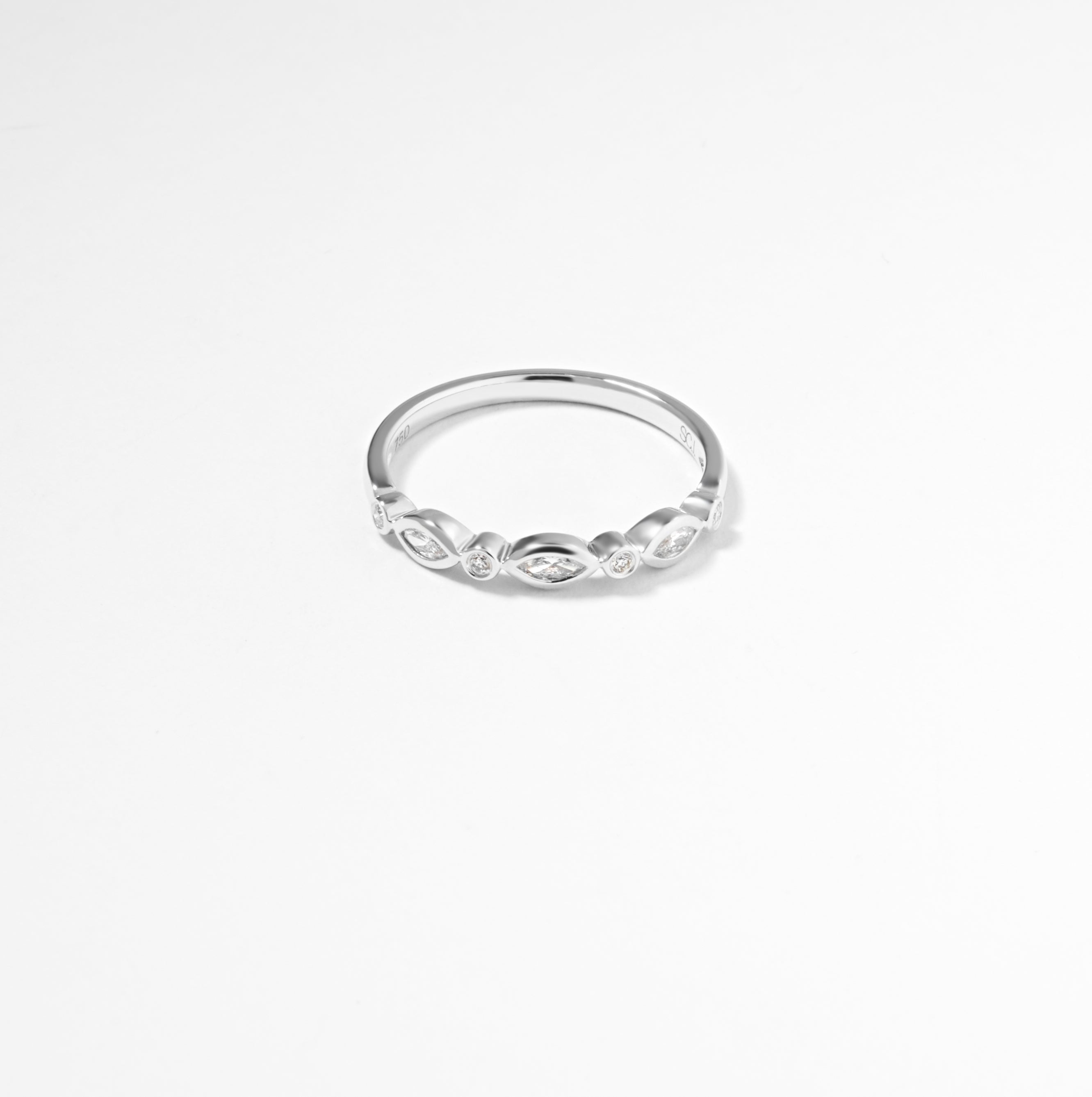 18K White Gold Marquise And Round Brilliant Diamond Bezel Set Band