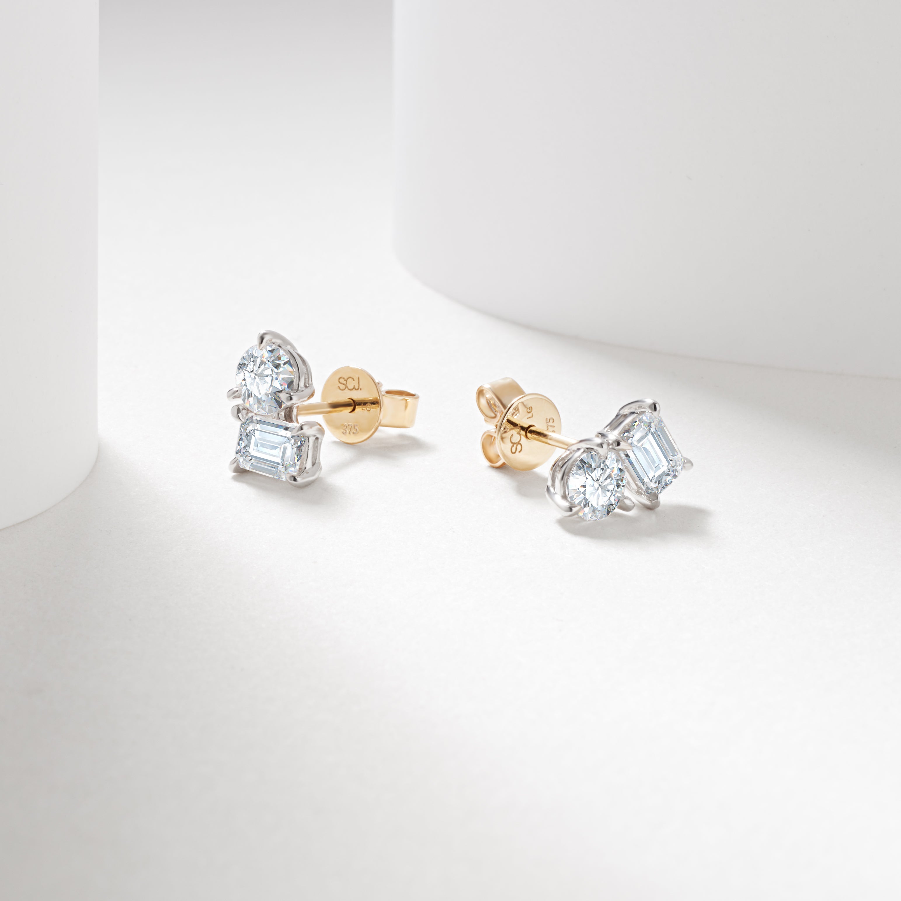 9WY 1.49tdw emerald and round lab diamond claw set toi et moi stud earrings