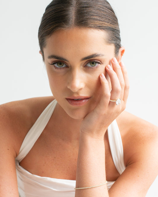 18K Yellow And White Gold 4.0ct Oval Lab Diamond Centre With Brilliant Lab Diamond Claw Set Shoulders Ring 4.5tdw