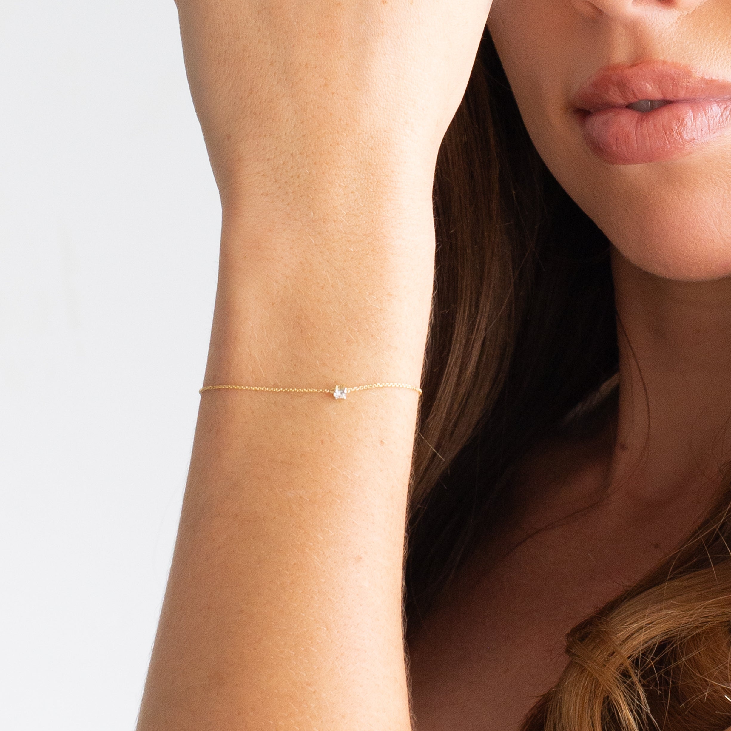 Round lab diamond solitaire fine bracelet