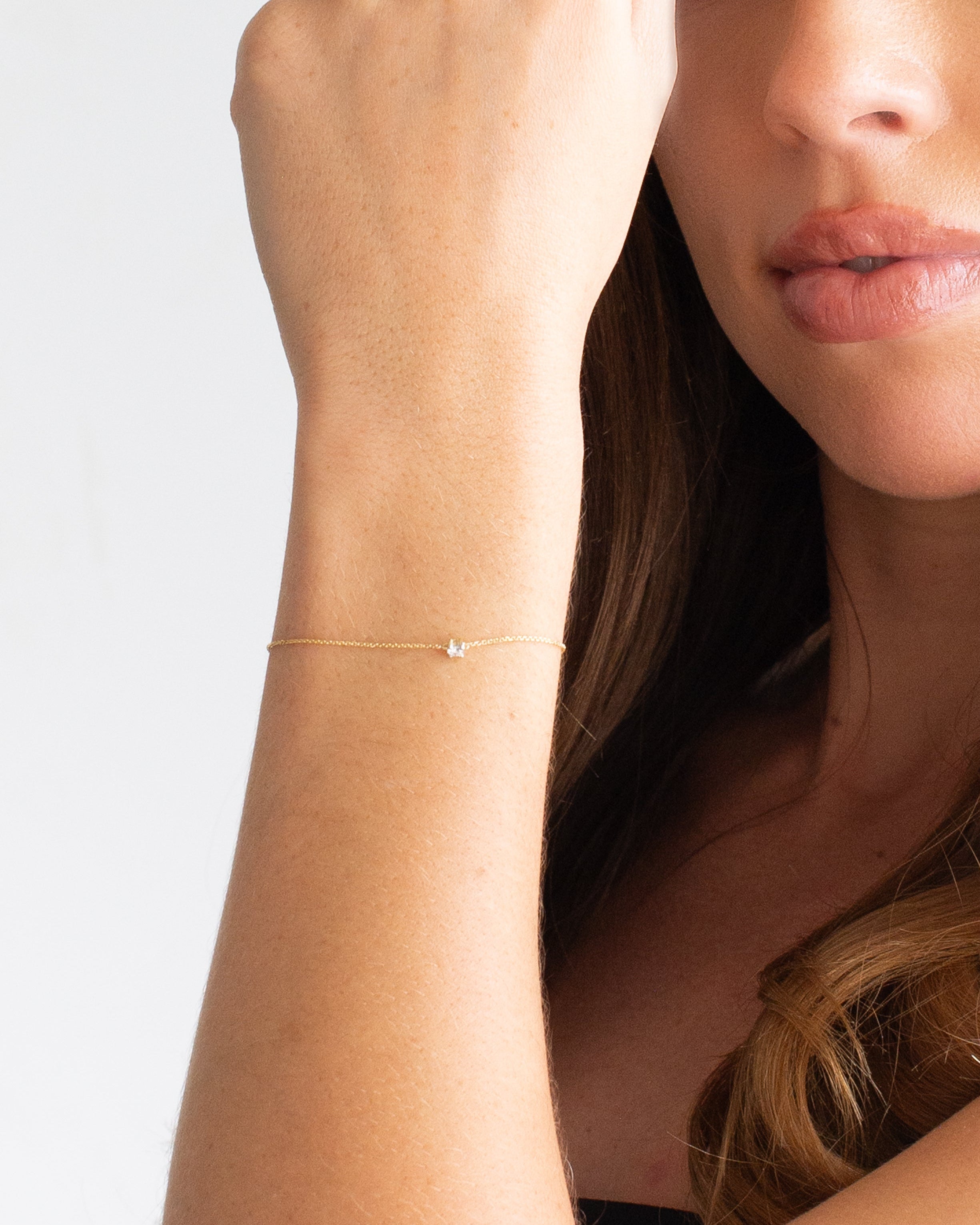 Round lab diamond solitaire fine bracelet