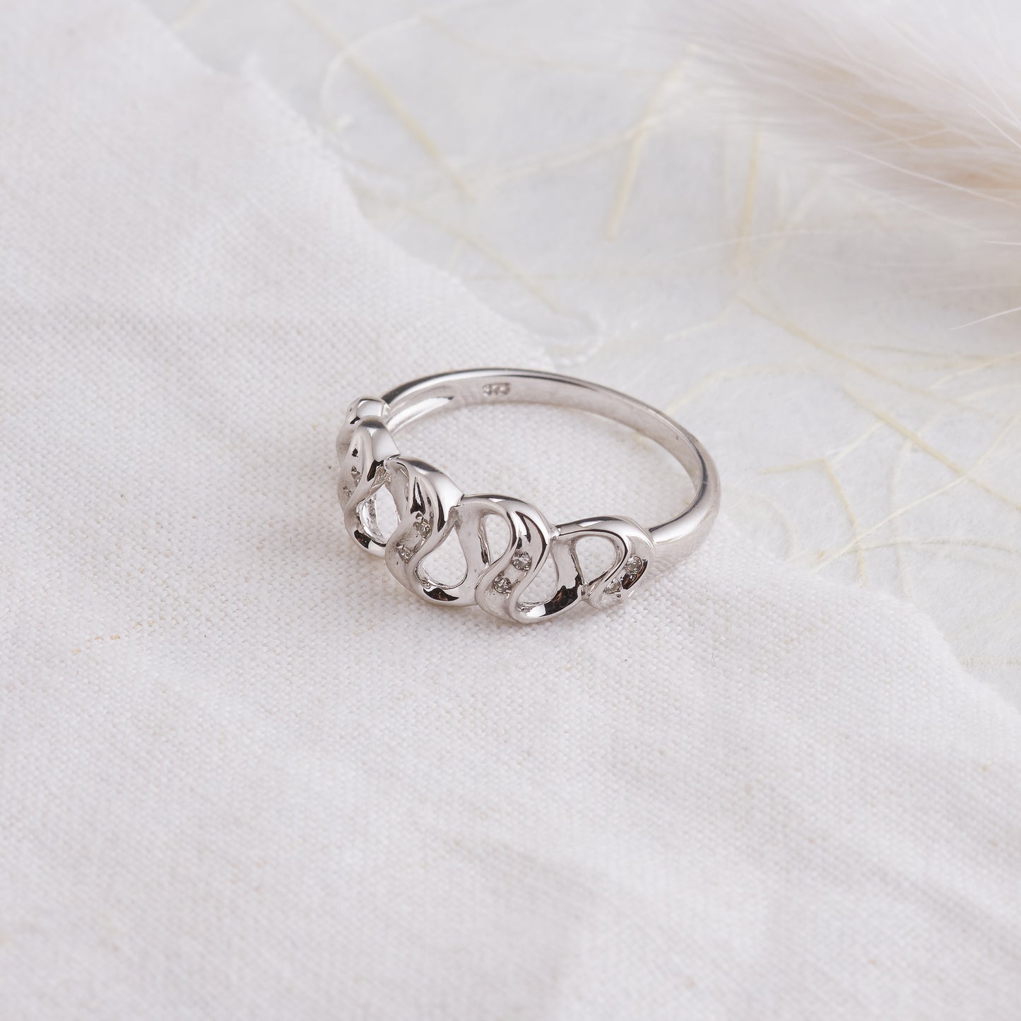 9K White Gold Diamond Ribbon Loops Dress Ring