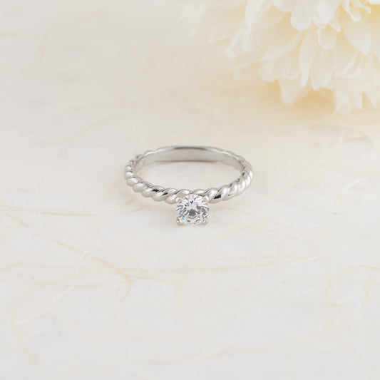Bridal - 18K White Gold Round Brilliant Diamond Solitaire Rope Twist Engagement Ring 0.5tdw
