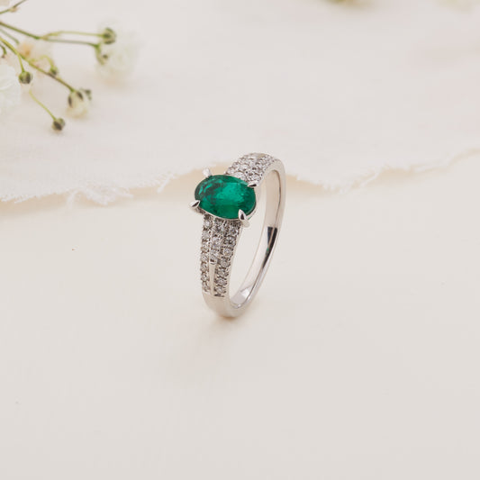 18K White Gold Oval Natural Emerald and Diamond Ring 0.25tdw