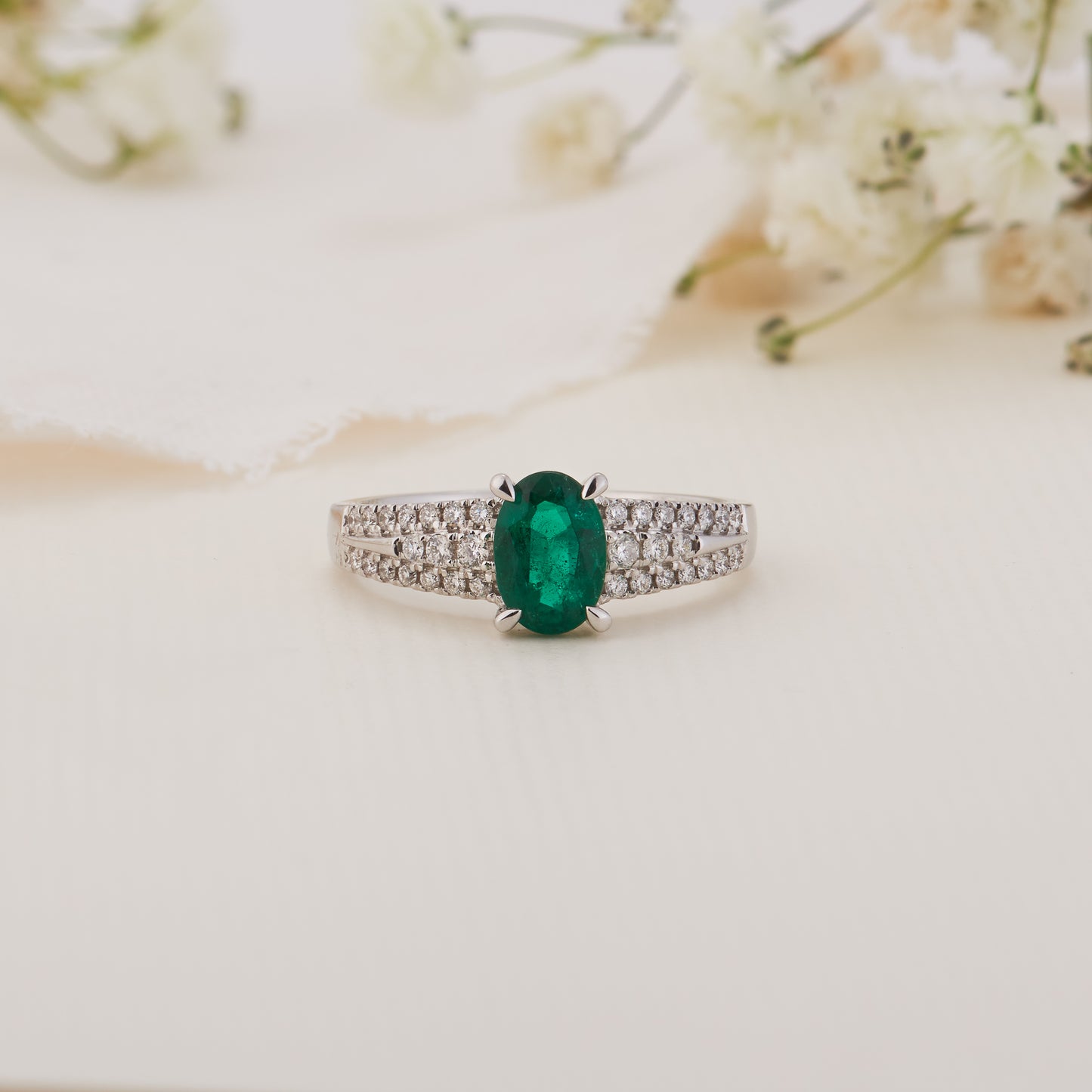 18K White Gold Oval Natural Emerald and Diamond Ring 0.25tdw