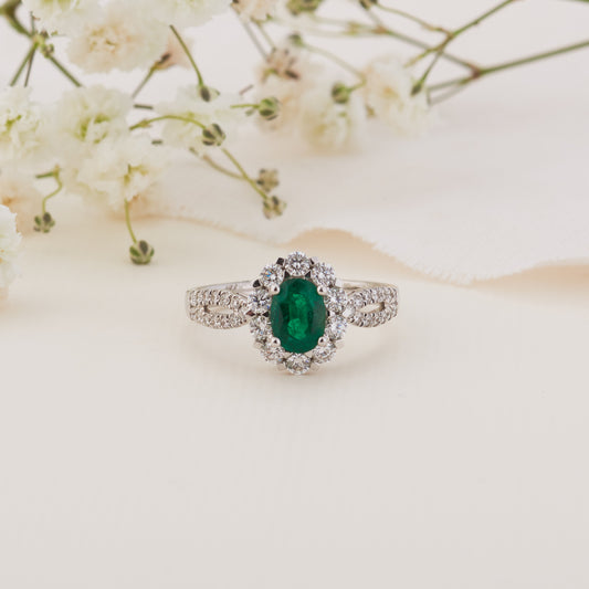 18K White Gold Oval Natural Emerald Diamond Halo Ring 0.75tdw