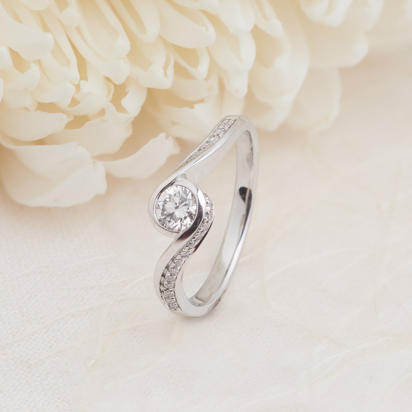 18K White Gold Round Brilliant Diamond Swirl Bezel Engagement Ring 0.5tdw