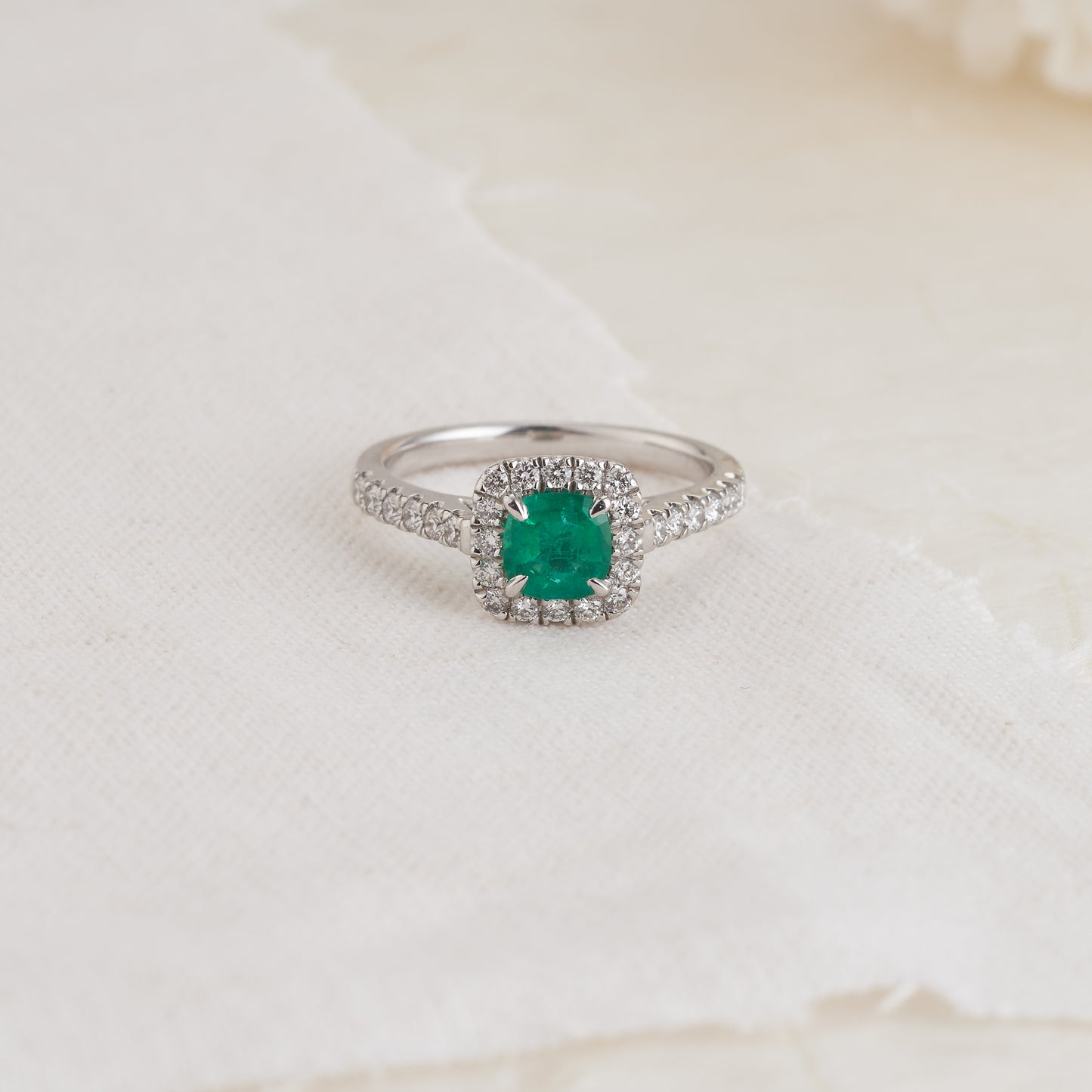 9K White Gold Cushion Emerald Diamond Halo Ring 0.3tdw