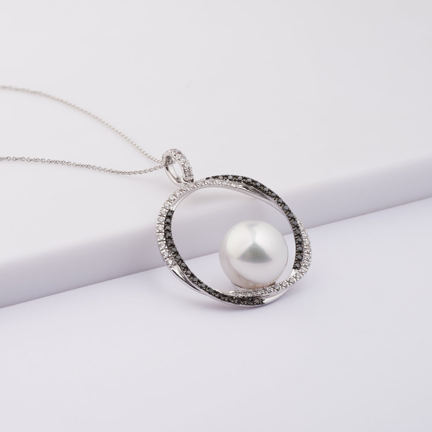 18K White Gold South Sea Pearl and Diamond Pendant with Chain 0.75tdw