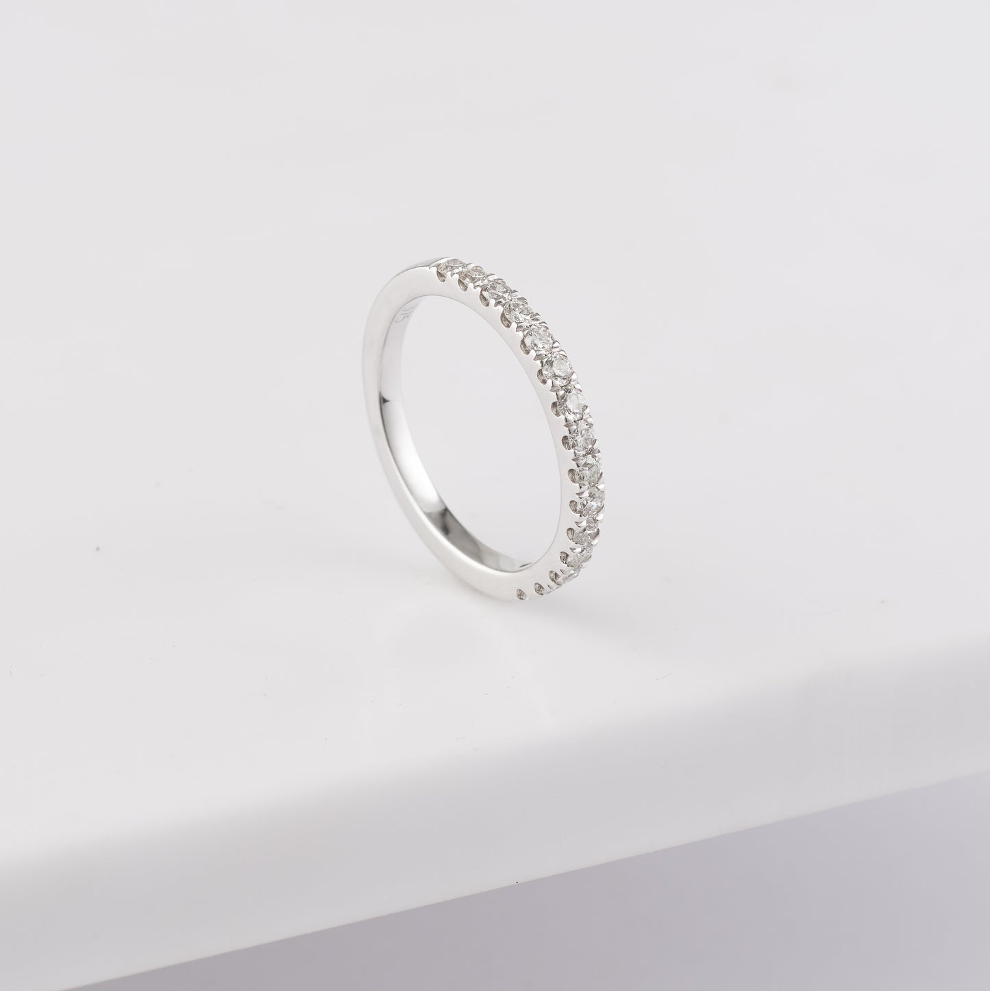 9K White Gold Round Brilliant Diamond Claw Set Wedder or Eternity Ring 0.47tdw