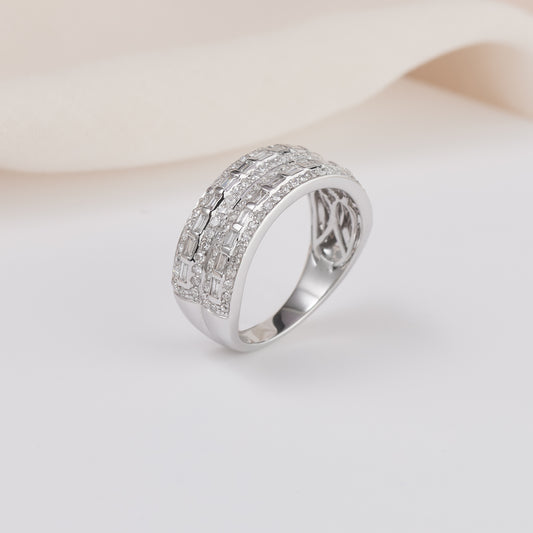9K White Gold Round Brilliant and Baguette Diamond Dress Ring 1.0tdw