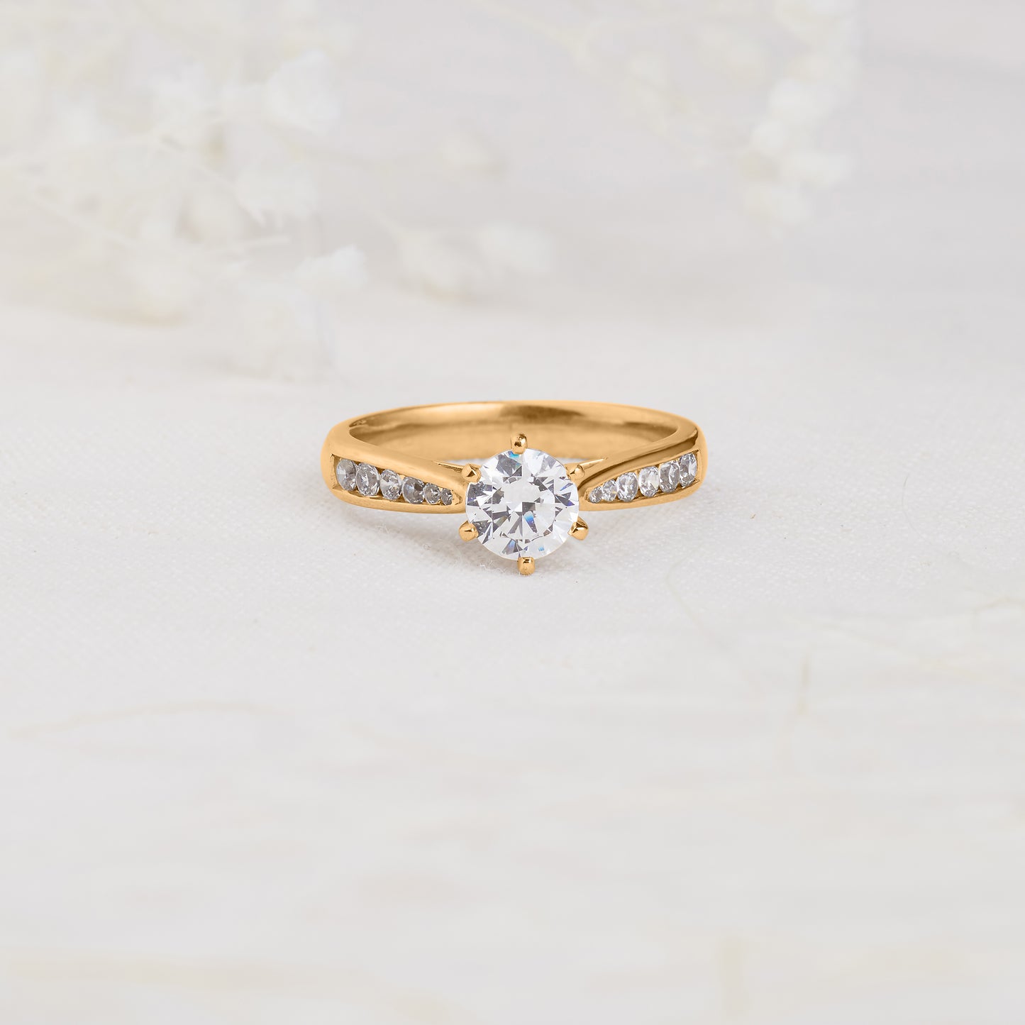 18K Yellow Gold Round Brilliant Diamond Solitaire With Shoulder Accents Engagement Ring 1.0tdw 0.8ct