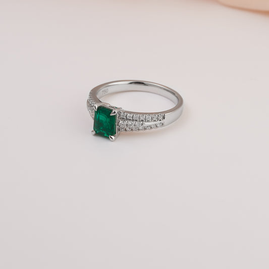 18K White Gold 0.97ct Emerald and Diamond Dress Ring